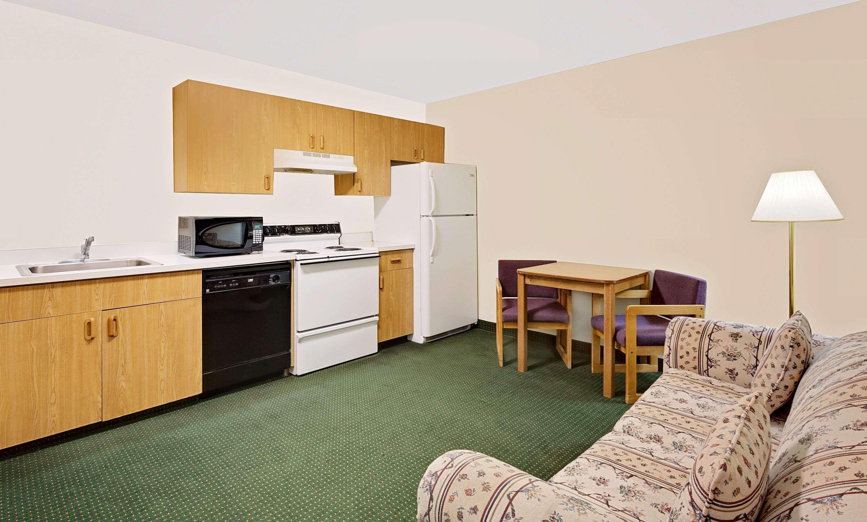 Super 8 By Wyndham Battle Mountain Hotel Exterior photo