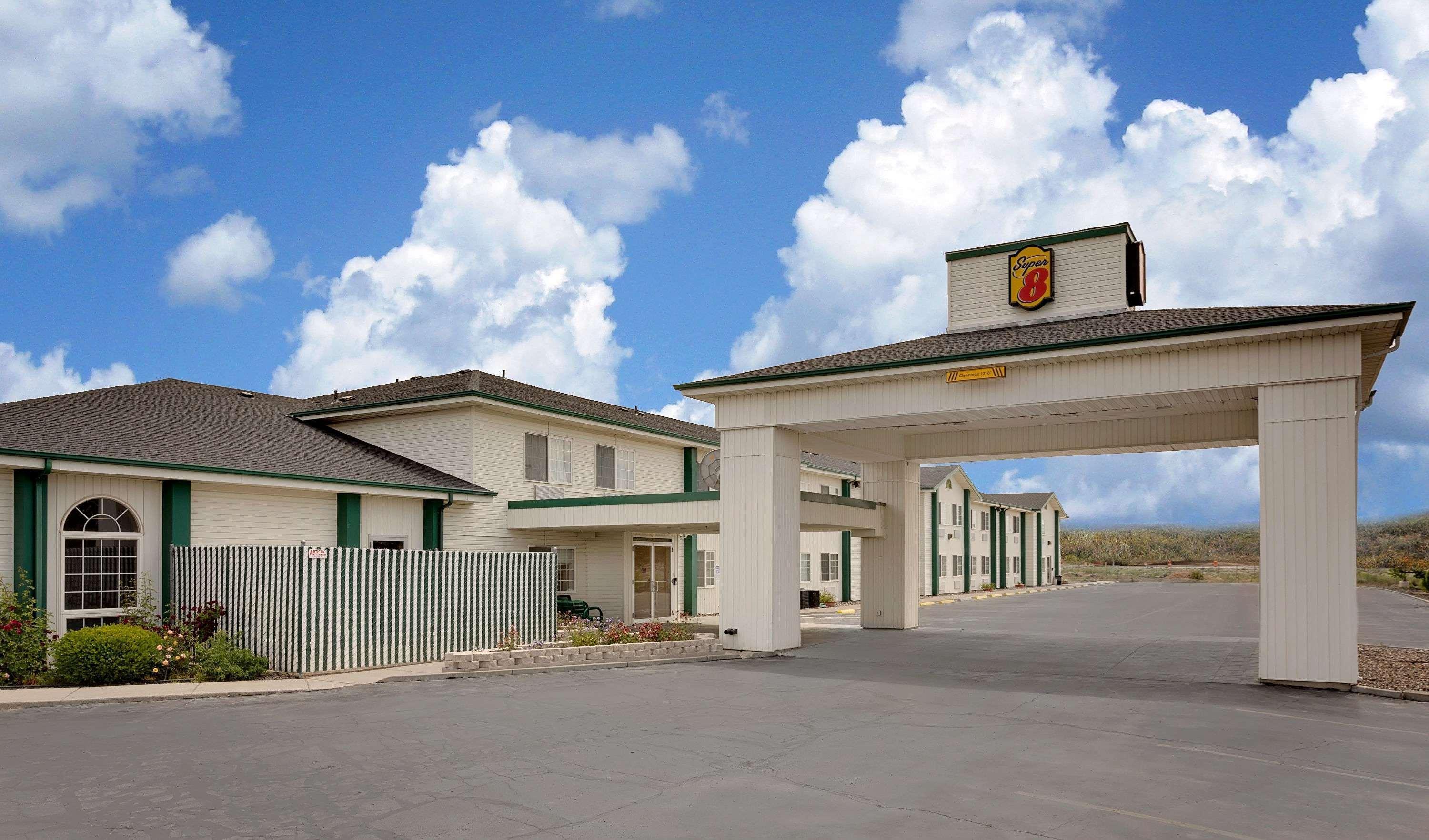 Super 8 By Wyndham Battle Mountain Hotel Exterior photo