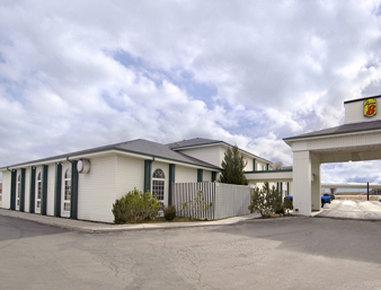 Super 8 By Wyndham Battle Mountain Hotel Exterior photo